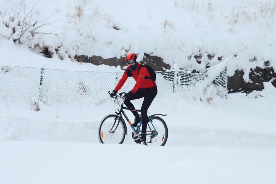 Rouler l’hiver : équipement et bonnes habitudes